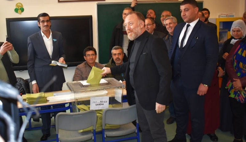 Siyasiler sandık başında - Resim : 9