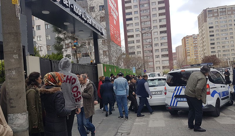 Kadıköy ve Esenyurt'ta muhtar adayları arasında kavga: 1 kişi bıçaklandı - Resim : 3