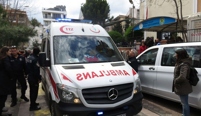 Kadıköy ve Esenyurt'ta muhtar adayları arasında kavga: 1 kişi bıçaklandı - Resim : 2
