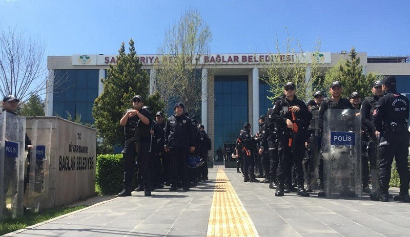 HDP'nin yüzde 70'le kazandığı Bağlar'da mazbata ikinci olan AKP'liye verilecek - Resim : 1