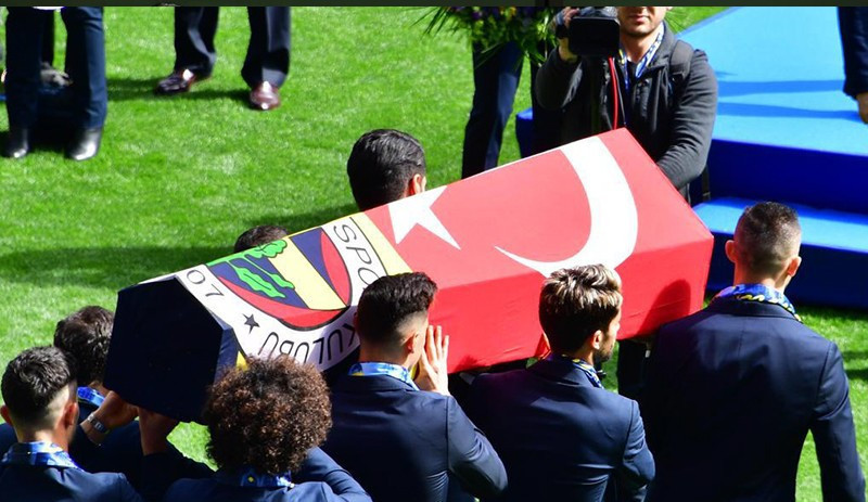 'Sinyor' Can Bartu son yolculuğuna uğurlandı - Resim : 3