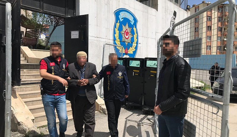 Polisin 3,5 yıldır aradığı cinayet zanlıları camide çıktı - Resim : 1