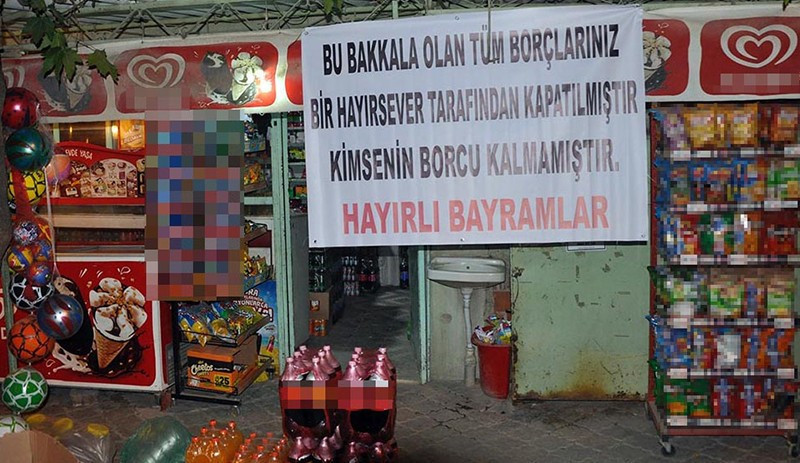 'Bir hayırsever': Mahallelinin iki bakkala olan borçları kapatıldı - Resim : 1