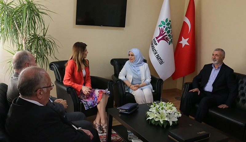 Siyasi partilerden HDP’ye bayram ziyareti: Barış ve Türkiye için kucaklaşmalı - Resim : 1