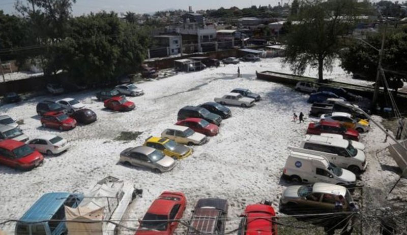 Meksika'da dolu fırtınası: Sıcaklığın 29 derece olduğu kent buzla kaplandı - Resim : 4