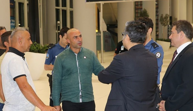 Libya'da alıkonulan Türkiye vatandaşları İstanbul'a döndü - Resim : 1