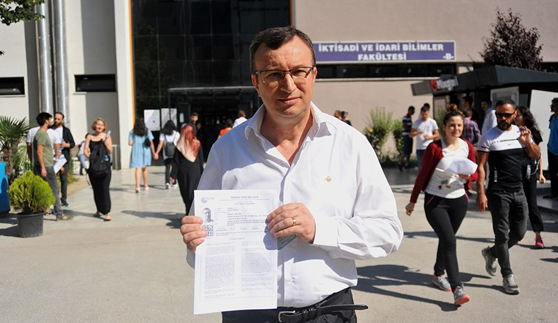 Doktor, 7'nci üniversiteyi bitirmek için sınava girdi - Resim : 1