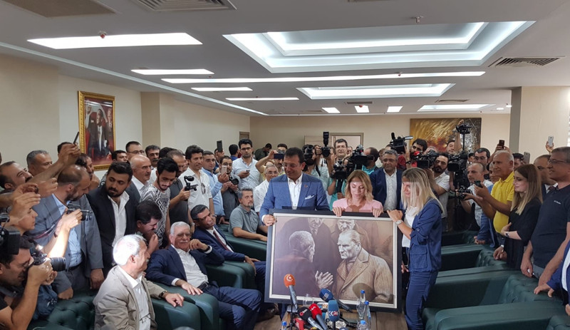 İmamoğlu görevden alınan belediye başkanlarıyla görüştü: Güç katmaya geldik - Resim : 3