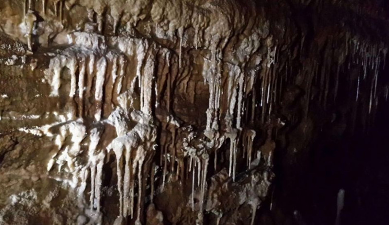 Karstik mağaraların bulunduğu alana çöp tesisi - Resim : 1