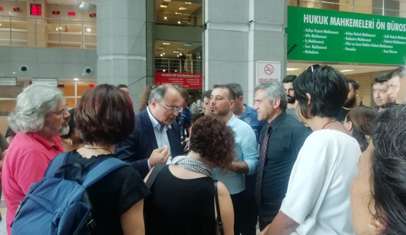 Barış Akademisyenleri beraat beklerken polis engeli - Resim : 1