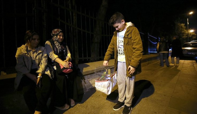 İstanbullular geceyi parklarda geçirdi - Resim : 6