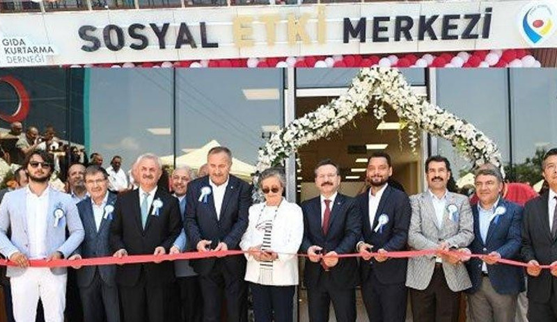 Yardıma muhtaç yurttaşlara tarihi geçmiş ürün dağıttılar - Resim : 1