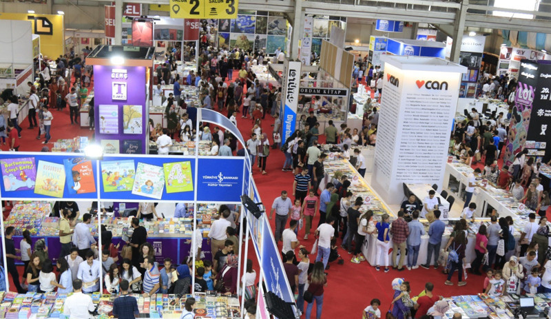 TÜYAP Kitap Fuarına yoğun ilgi: 2 günde 53 bin 500 kişi ziyaret etti - Resim : 1