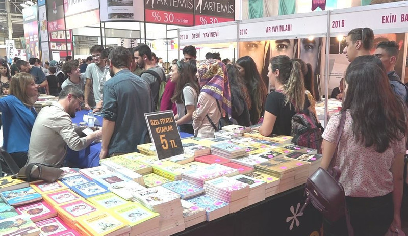 TÜYAP Kitap Fuarına yoğun ilgi: 2 günde 53 bin 500 kişi ziyaret etti - Resim : 3