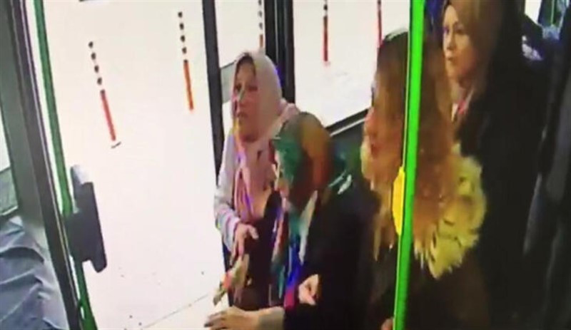 Halk otobüsü şoförü, fenalaşan yolcuyu araçla hastaneye götürdü - Resim : 1