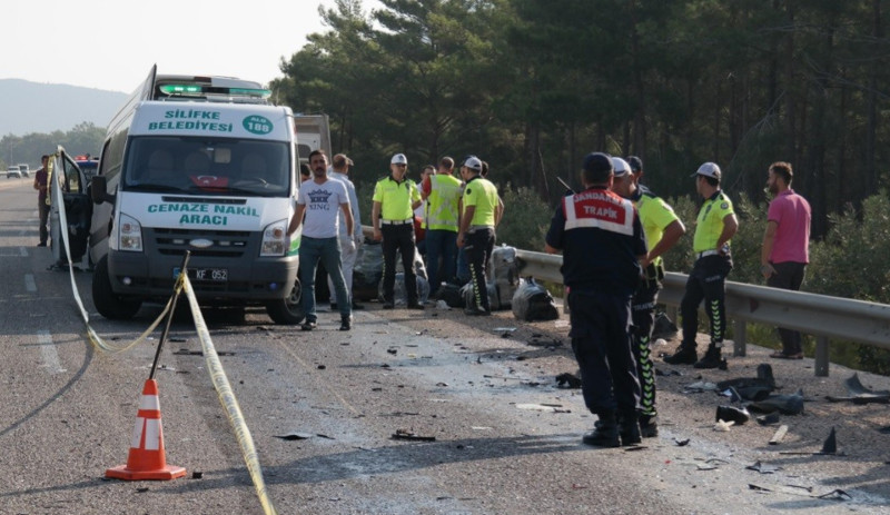 Akkuyu'daki Rus mühendisleri taşıyan araç kaza yaptı: 2 ölü, 11 yaralı - Resim : 1