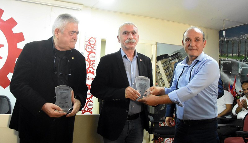 İzmir'deki büyük yangın sonrası işçilerden 'Emek Ormanı' - Resim : 2