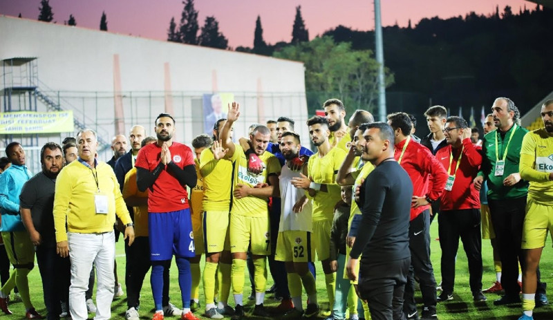 Anne acısıyla maça çıkan futbolcu gözyaşlarına boğuldu - Resim : 1