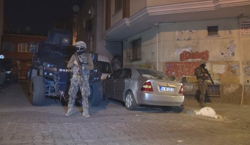 İstanbul'da ev baskınları: Siyasetçiler gözaltında - Resim : 1