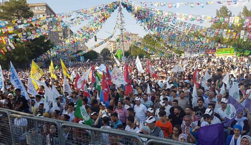 Diyarbakır Barış Mitingi: Kayyımları göndereceğiz ve yeni sabaha uyanacağız söz veriyoruz - Resim : 1