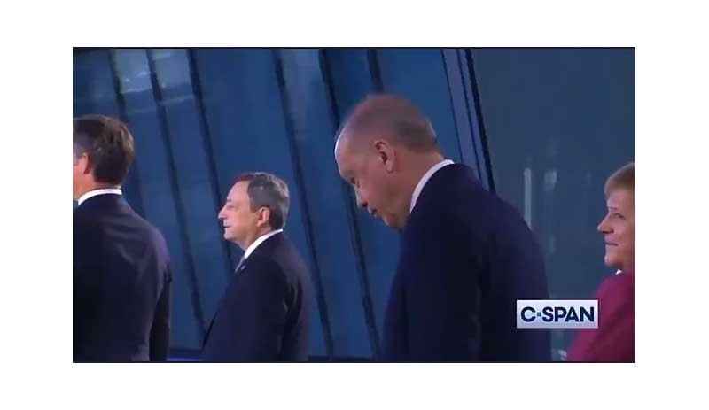 NATO'da İngilizce yapılan anons sonrası Erdoğan'ın görüntüsü gündem oldu - Resim : 1