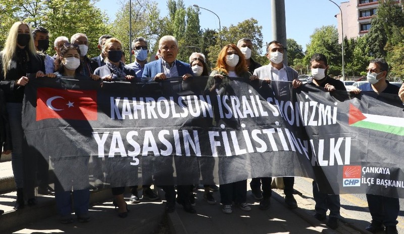 CHP’den İsrail Büyükelçiliği önünde siyah çelenkle protesto - Resim : 1