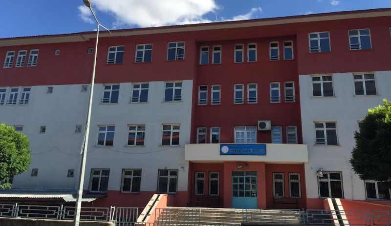 Bingöl’de ilköğretim okullarında yığılma: Öğrenciler sağlıksız ortamda eğitim görecek - Resim : 1