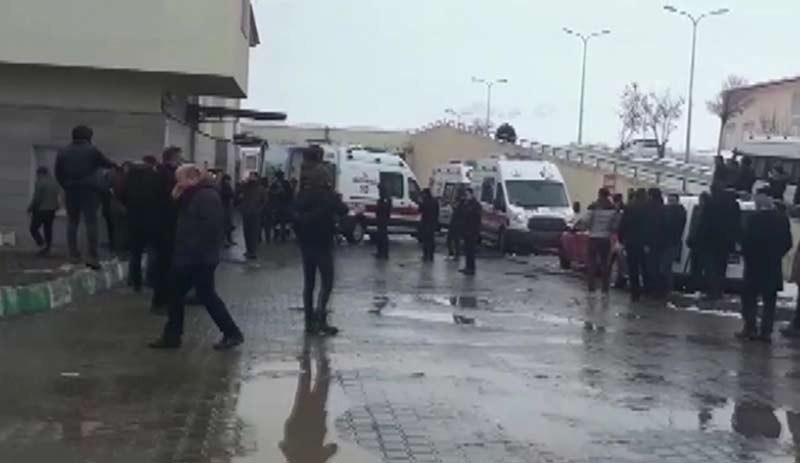 Gürbulak sınır kapısı aracına roketli saldırı: 1 ölü - Resim : 1