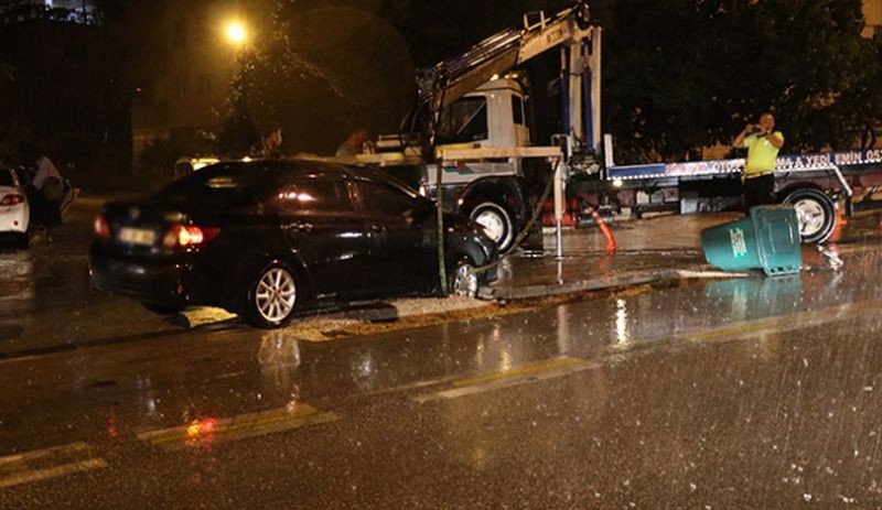 Sağanak ve dolu sonrası birçok kentte ev ve iş yerlerini su bastı - Resim : 1