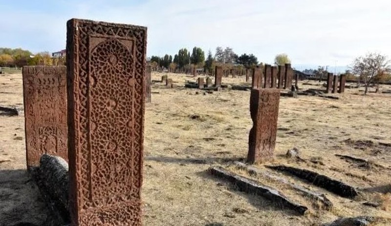 Ahlat'taki kazılarda 30'a yakın çocuk mezarı bulundu - Resim : 3