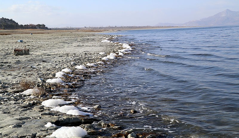 Kuruma tehlikesiyle karşı karşıya olan Burdur Gölü köpürdü - Resim : 2