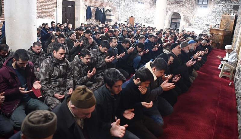 Diyanet tüm camilerde 'fetih' duası okuttu - Resim : 1