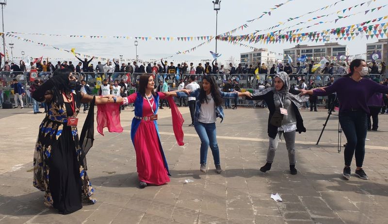 Diyarbakır Newroz'unda konuşan Sancar'dan Öcalan hatırlatması: Biz o çağrının arkasındayız - Resim : 6