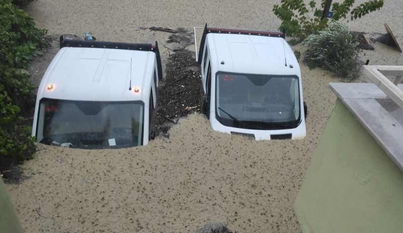 Sinop'ta sel felaketi: Çatılara çıkıp beyaz örtü sallayarak yardım istediler - Resim : 3