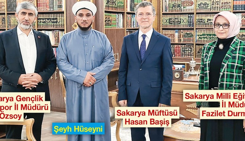 Devlet protokolü tarikat liderinin huzurunda el pençe divan: Öğrencilerin sorunlarını konuşmuşlar - Resim : 1