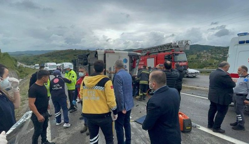 Yolcu otobüsü kaza yaptı: İlk belirlemelere göre 3 ölü - Resim : 1