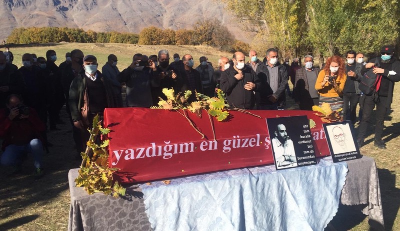 Şair-yazar Mehmet Çetin son yolculuğuna uğurlandı - Resim : 3
