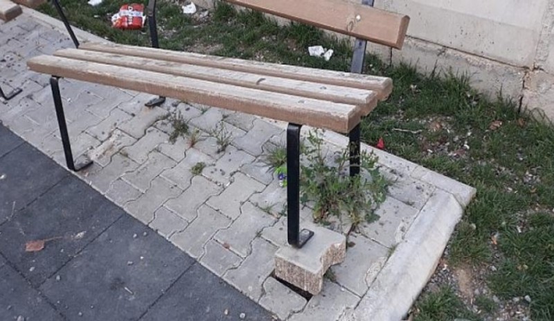 Mahallenin tek çocuk parkına saldırıp, kullanılamaz hale getirdiler - Resim : 1