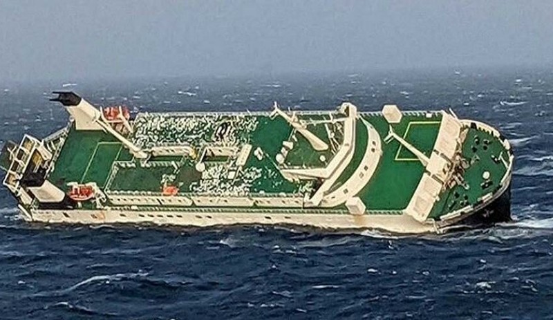 Otomobil yüklü gemi Basra Körfezi'nde battı - Resim : 1