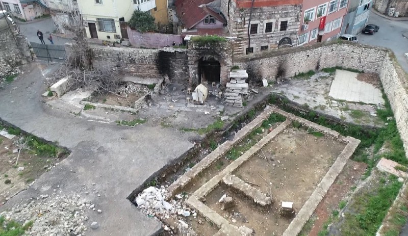 15 yüzyıldan kalma tarihi sinagogun kapısı ateşe verildi - Resim : 1
