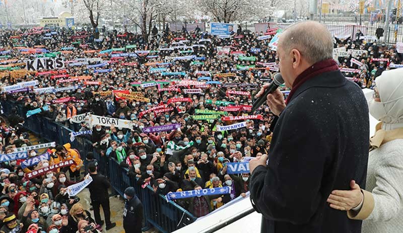 AKP 7. Olağan Kongresi: Maskesiz ve mesafesiz otobüsler, 'lebaleb dolu' salon - Resim : 1