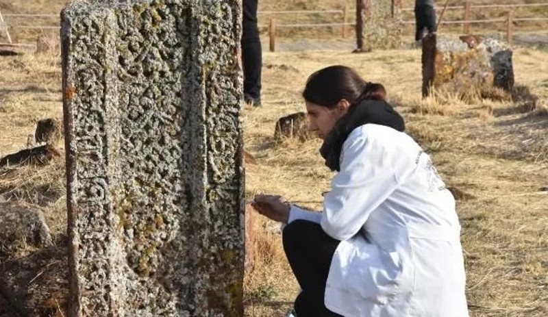 Ahlat'taki kazılarda 30'a yakın çocuk mezarı bulundu - Resim : 2