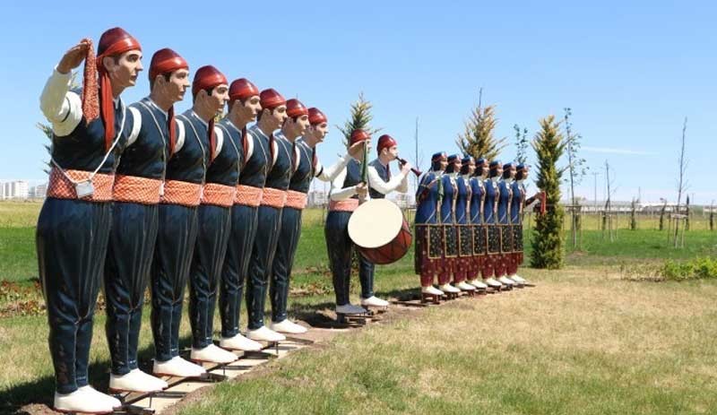 Kayyımın 4 milyon TL'lik 'heykelleri' alay konusu oldu - Resim : 4