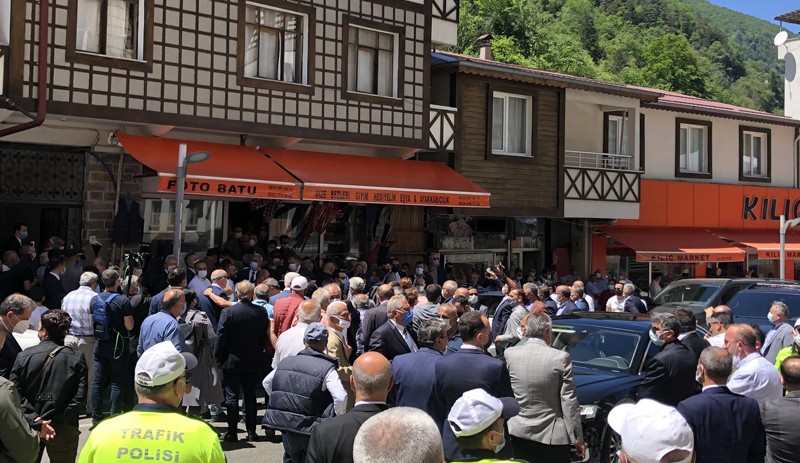 Akşener'in İkizdere ziyaretinde Erdoğan yanlıları ile İYİ Partililer arasında arbede - Resim : 1