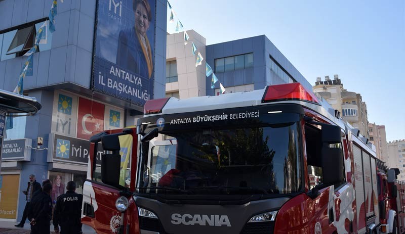 İYİ Parti binasında yangın - Resim : 1