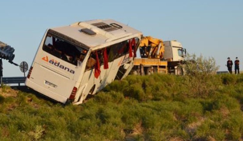 Aksaray'da yolcu otobüsü devrildi: 22 yaralı - Resim : 2