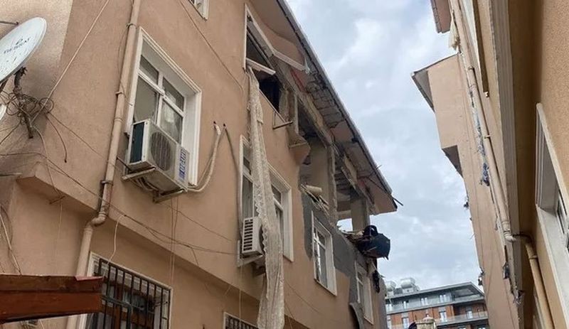 Üsküdar'da binada patlama: 2'si ağır 4 yaralı - Resim : 1