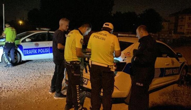 3'üncü kez alkollü yakalanan sürücü: Dur, bir polis arkadaşı arayacağım - Resim : 2