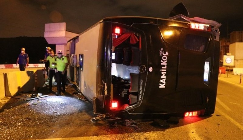 Bursa'da yolcu otobüsü devrildi: 1 ölü, 16 yaralı - Resim : 1