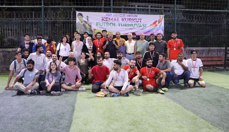 İstanbul'da Kemal Kurkut anısına düzenlenen futbol maçları sürüyor - Resim : 1